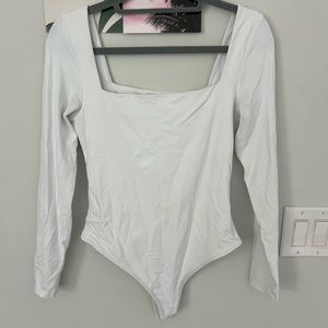Aritzia White BodySuit L Longsleeve